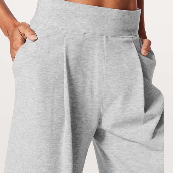 Lululemon can you feel me pleat to crop pants - Picture 2 of 5